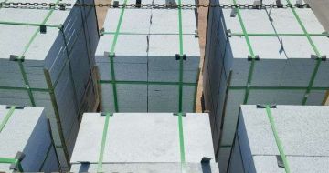 佳木斯 芝麻白花岗岩5公分地铺石 花岗岩厂家工厂装车日常