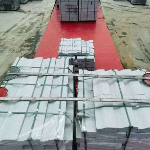 佳木斯 芝麻白仿形加直形路沿石出货日常