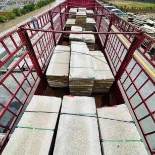 佳木斯 黄金麻花岗岩荔枝面，光面毛板装车完成