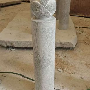 佳木斯 芝麻白花岗岩石材挡车石柱、停车柱、圆柱挡车柱、方柱挡车柱等