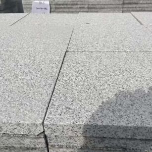 佳木斯 白麻花岗岩石材推荐 荔枝面地铺石