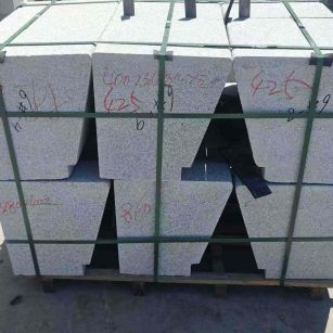 佳木斯 芝麻白异形坐凳，石凳