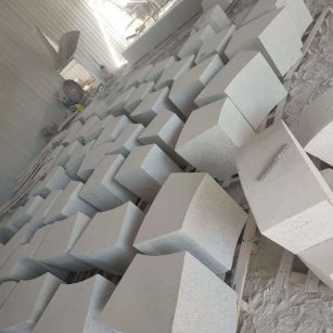 佳木斯 白麻花岗岩异形坐凳