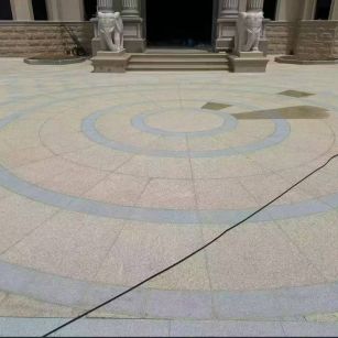 佳木斯 黄金麻芝麻灰花岗岩石材地铺拼接效果