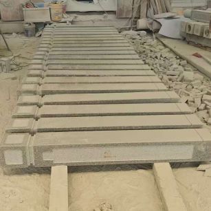 佳木斯 芝麻白异形加工雕刻-栏杆大柱，方柱