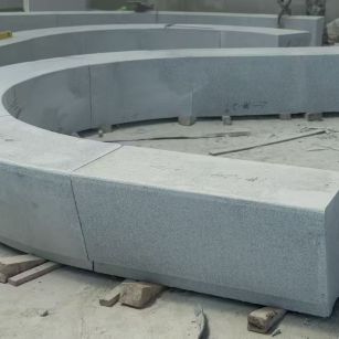 佳木斯 芝麻白花岗岩光面弧形坐凳