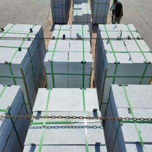 佳木斯 芝麻白花岗岩5公分地铺石 花岗岩厂家工厂装车日常