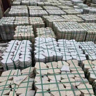 佳木斯 黄金麻白麻花岗岩荔枝面地铺石(冰裂纹)