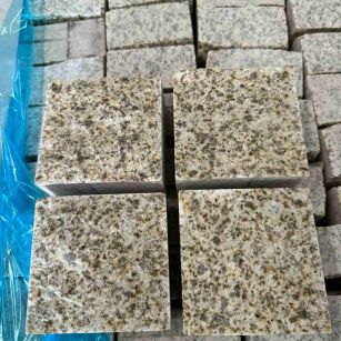 佳木斯 黄金麻花岗岩自然面小方块，弹石，马蹄石等