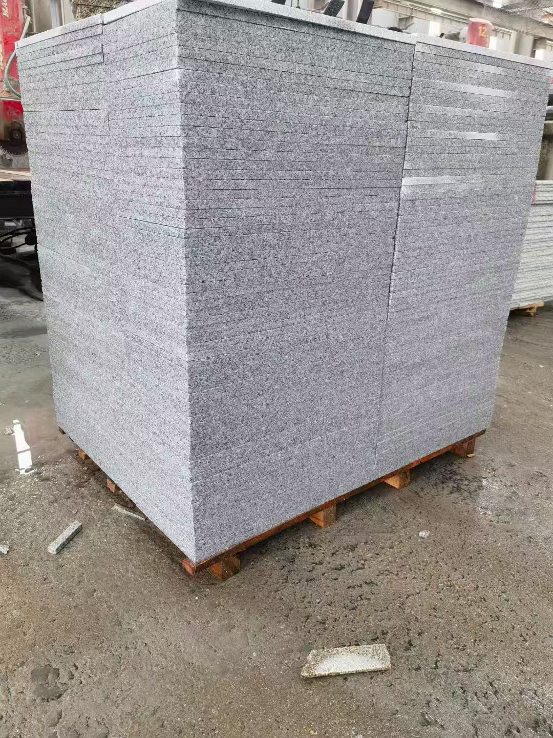 佳木斯 芝麻白火烧面1.8厚300*600地铺石，尺寸标准，厚薄均匀