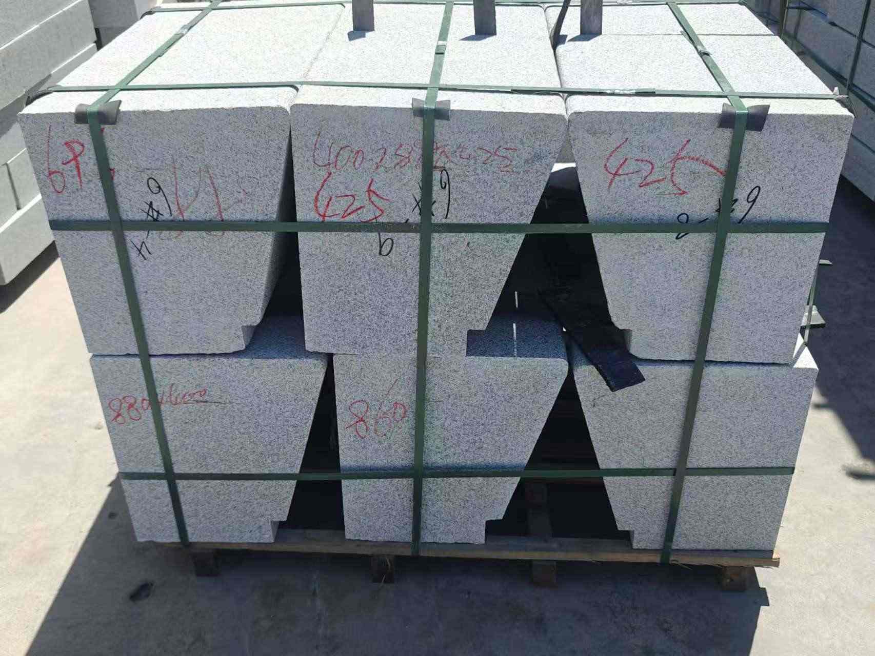 佳木斯 芝麻白异形坐凳，石凳