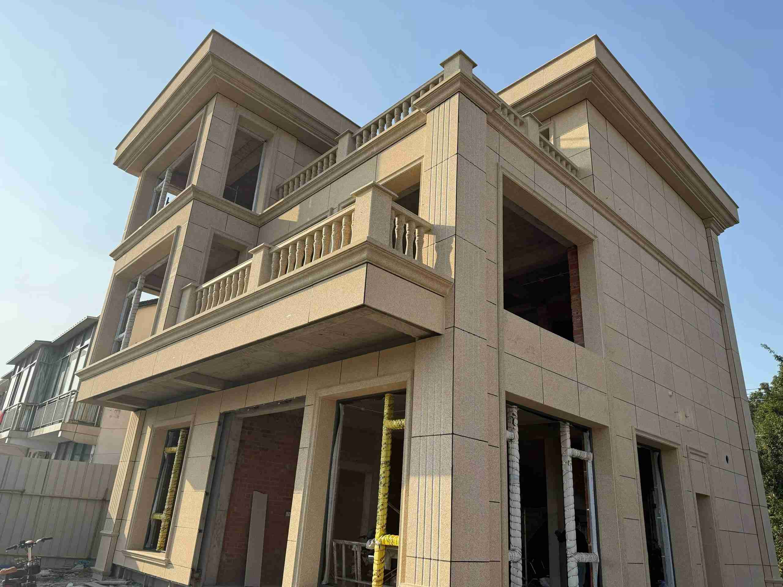 佳木斯 黄金麻花岗岩石材荔枝面外墙干挂效果展示