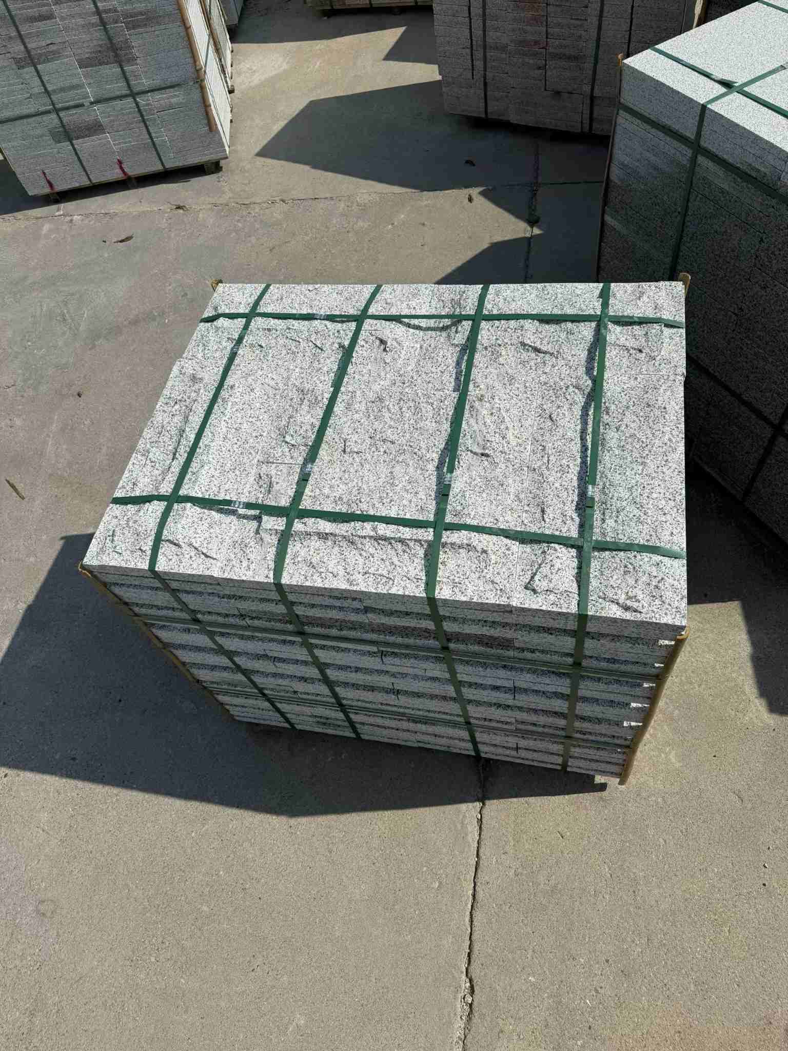 佳木斯 白麻花岗岩石材自然面蘑菇石成品