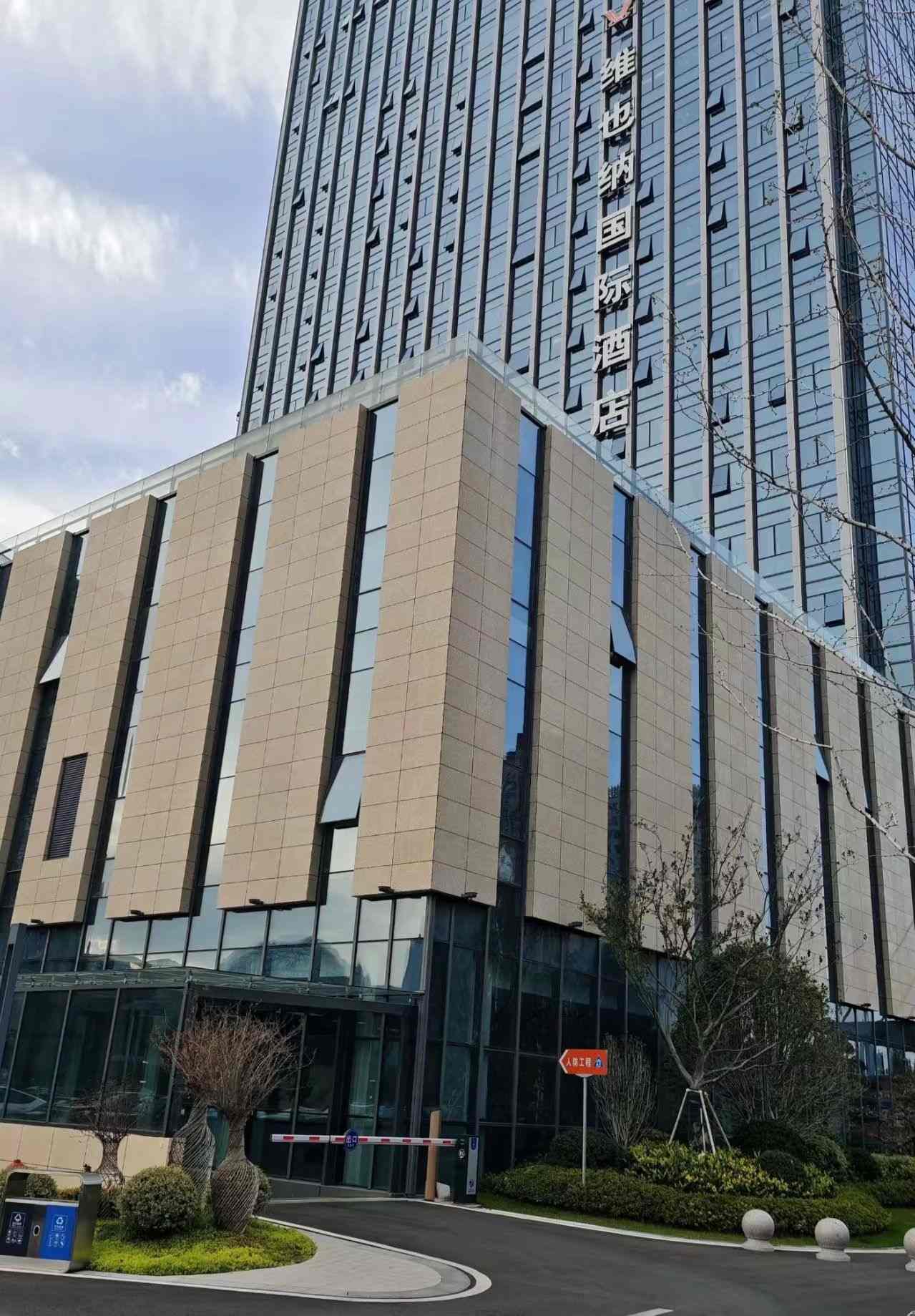 佳木斯 黄金麻花岗岩外墙干挂