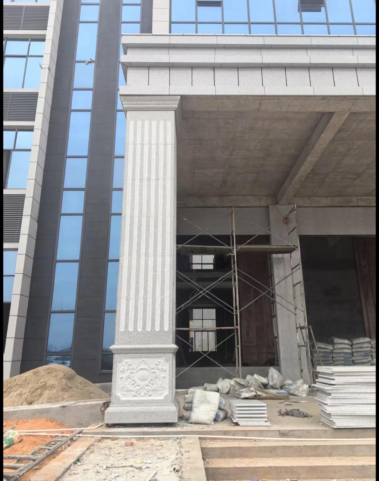 佳木斯 芝麻白光面花岗岩门楼大柱（罗马柱）配雕花底座