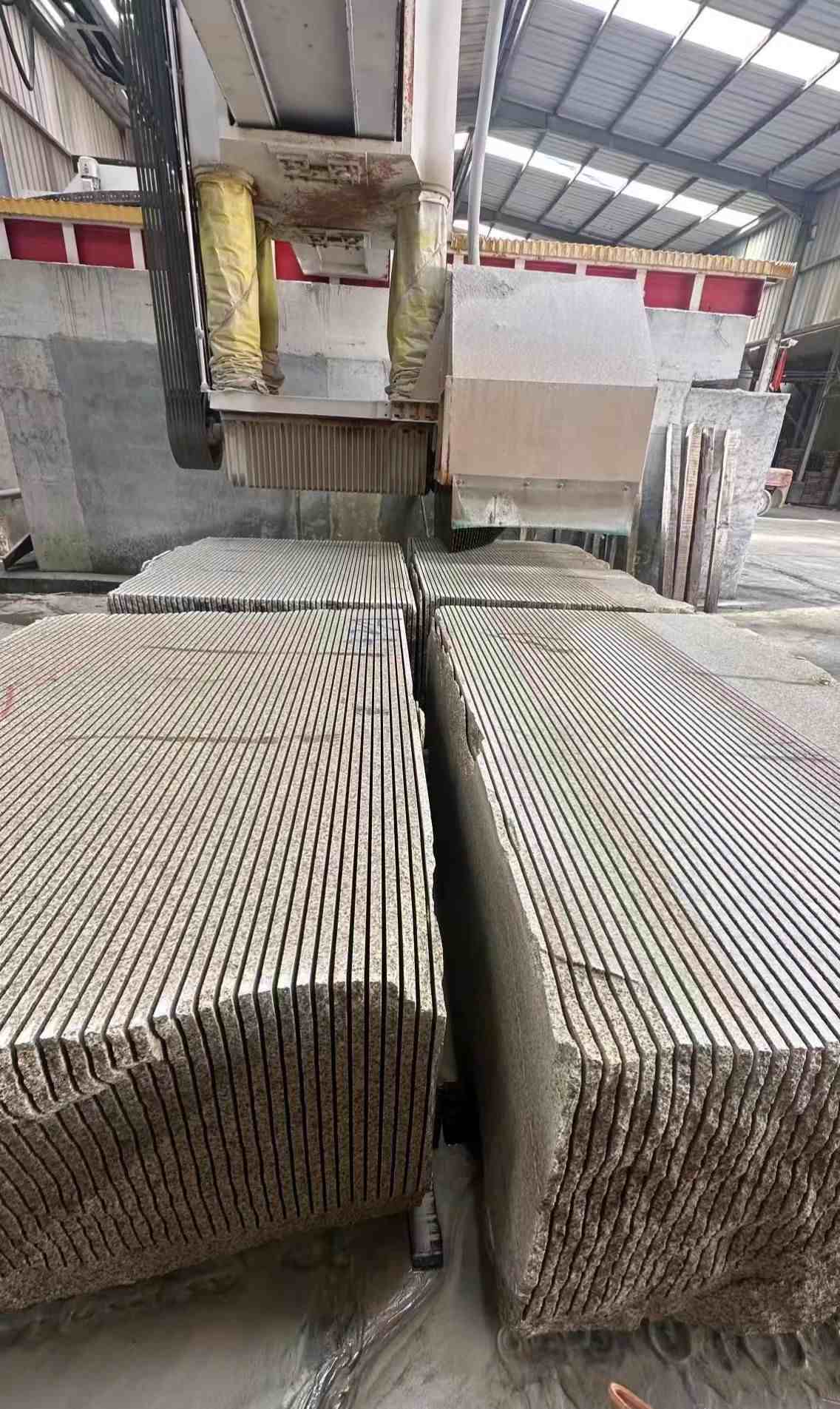 佳木斯 车间生产日常，黄金麻白麻花岗岩