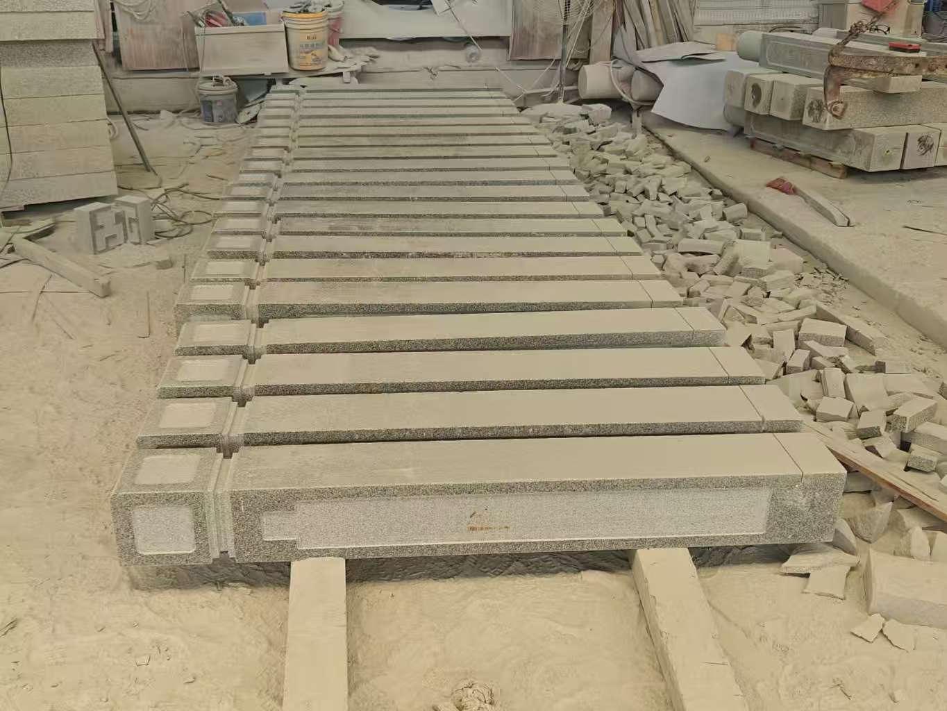 佳木斯 芝麻白异形加工雕刻-栏杆大柱，方柱