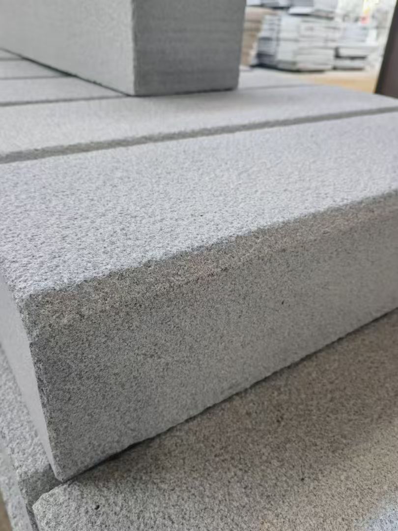 佳木斯 芝麻灰荔枝面路沿石