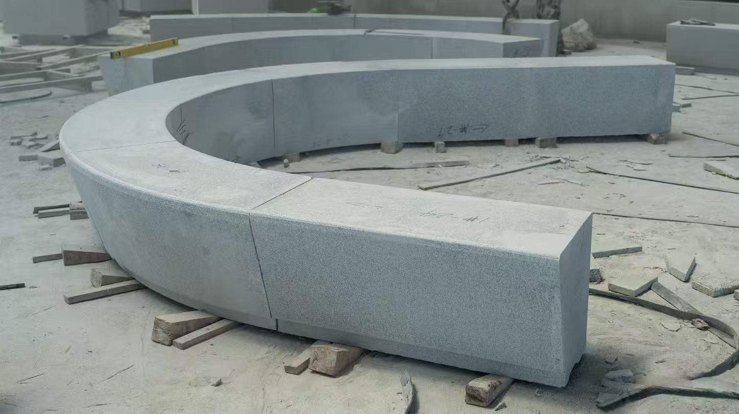 佳木斯 芝麻白花岗岩光面弧形坐凳