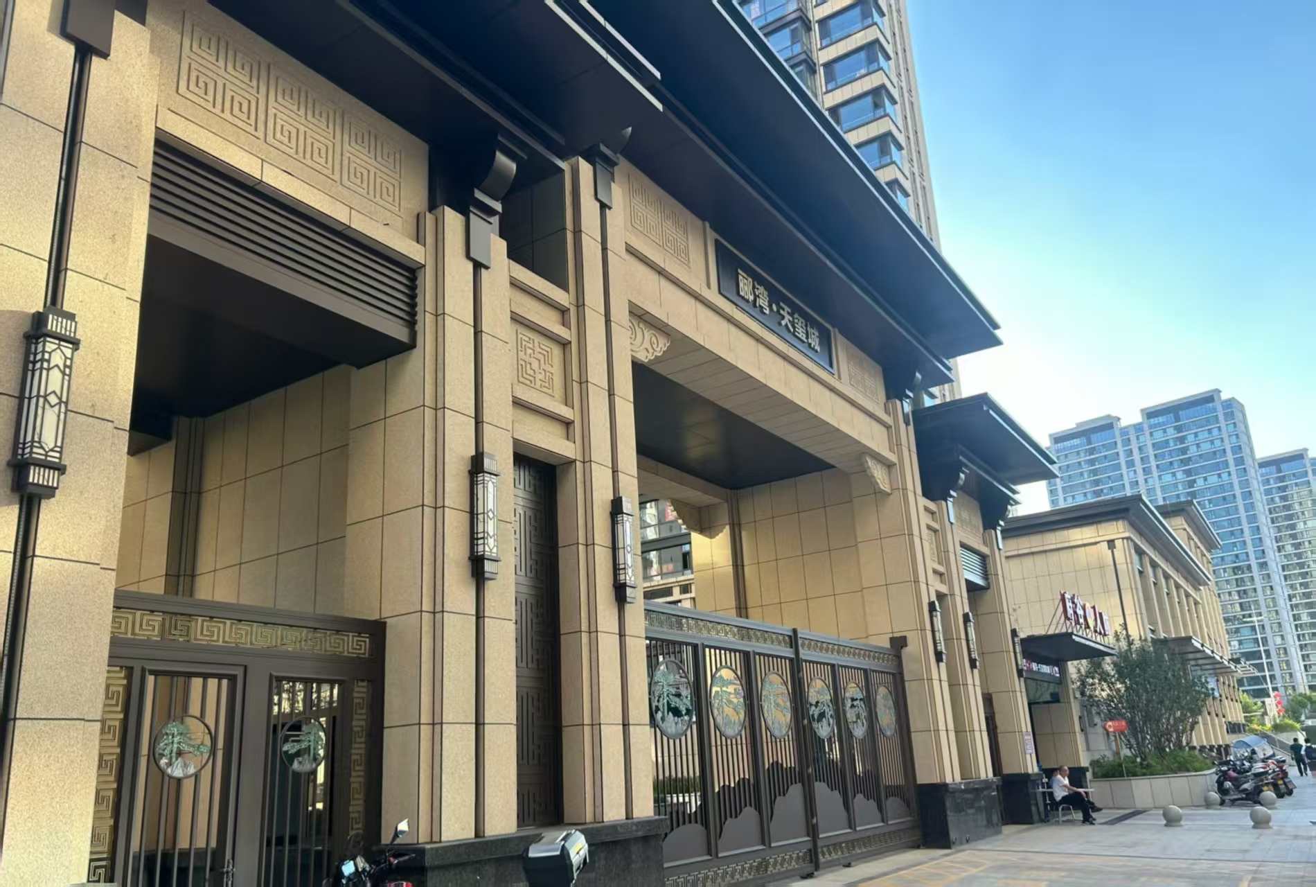 佳木斯 黄金麻花岗岩荔枝面小区门楼外墙干挂