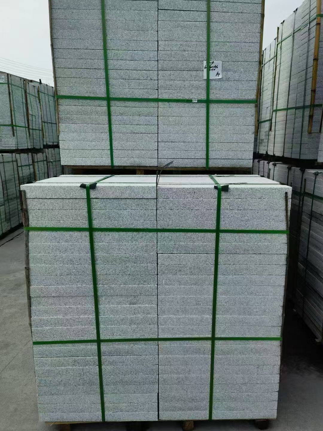 佳木斯 芝麻白火烧，园林广场市政工程地铺石，1.8~5.0厚均有现货