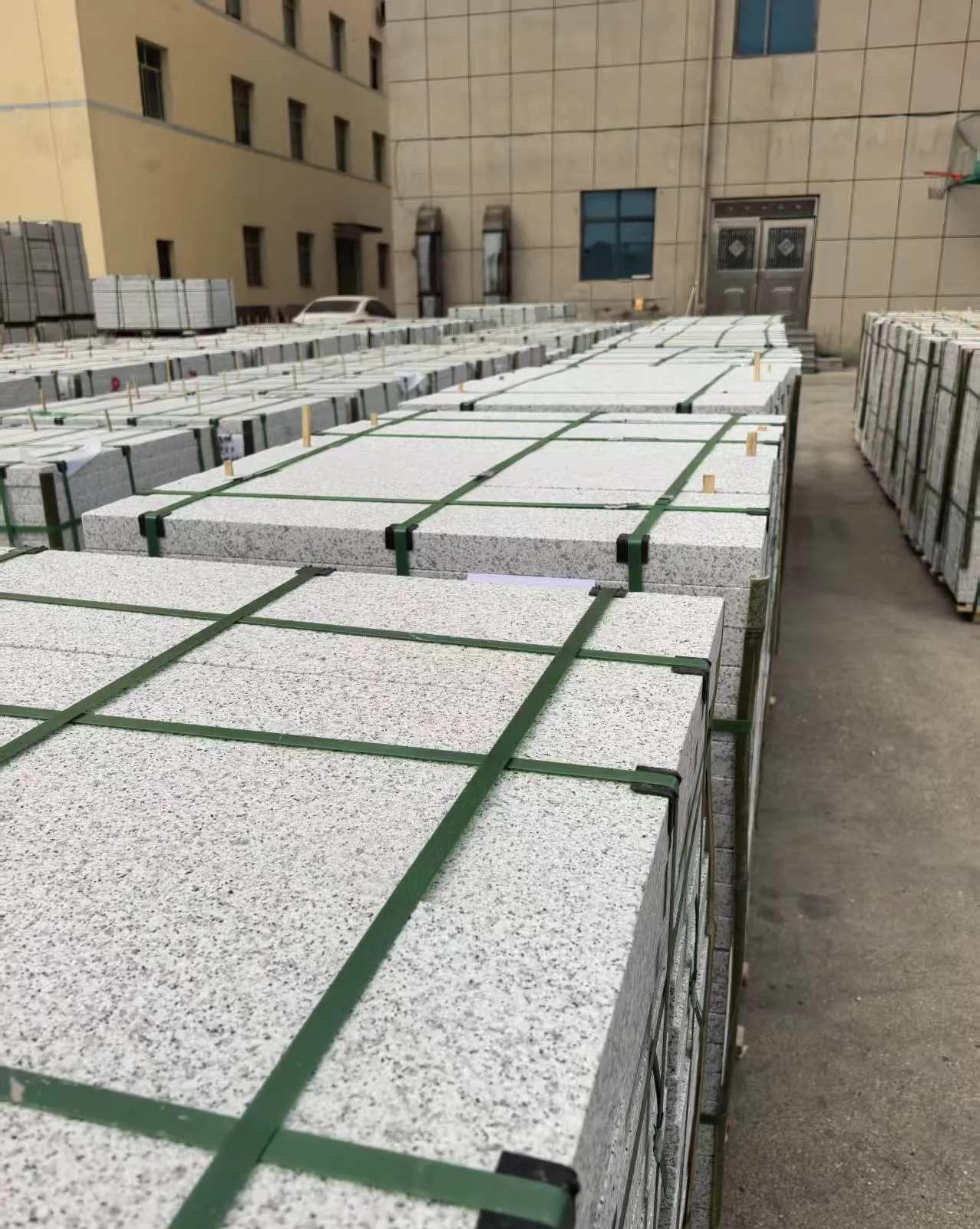 佳木斯 白麻花岗岩5.0公分荔枝面地铺石