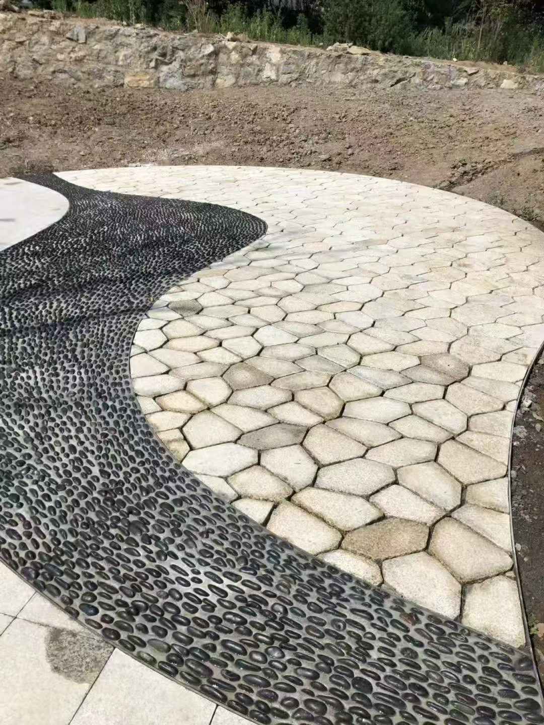 佳木斯 黄金麻冰裂纹地铺石工地铺装案例