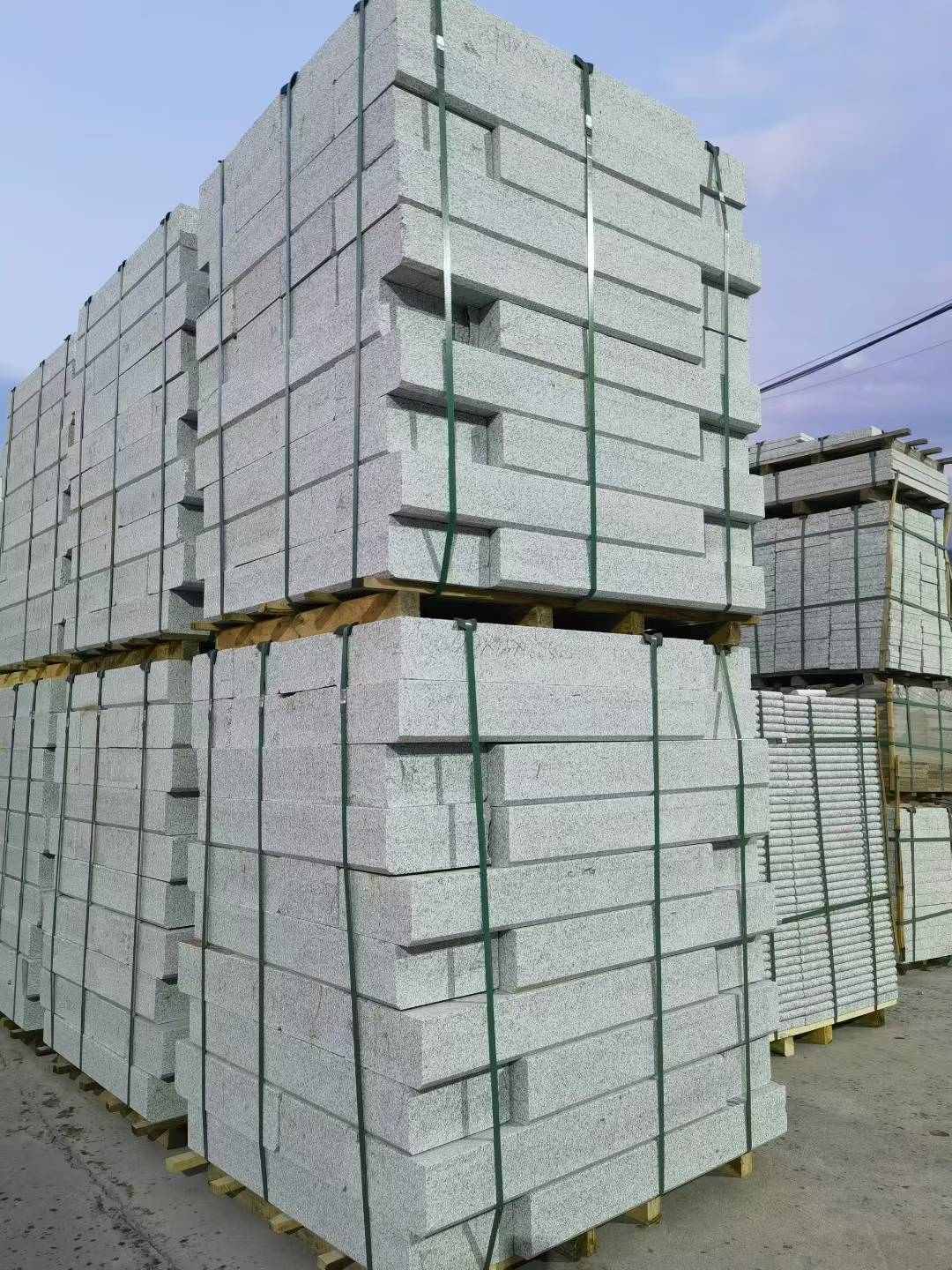 佳木斯 芝麻白花岗岩路沿石，路缘石，路肩石，道牙，立缘石，马路牙子，街沿石，侧石等