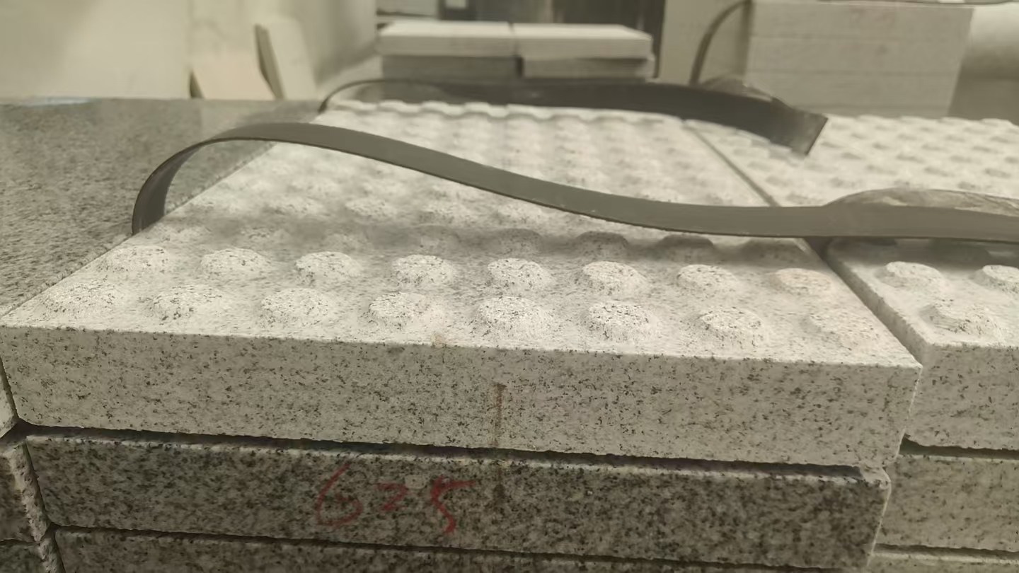 佳木斯 芝麻白花岗岩6.0公分荔枝面五轴加工雕刻盲点