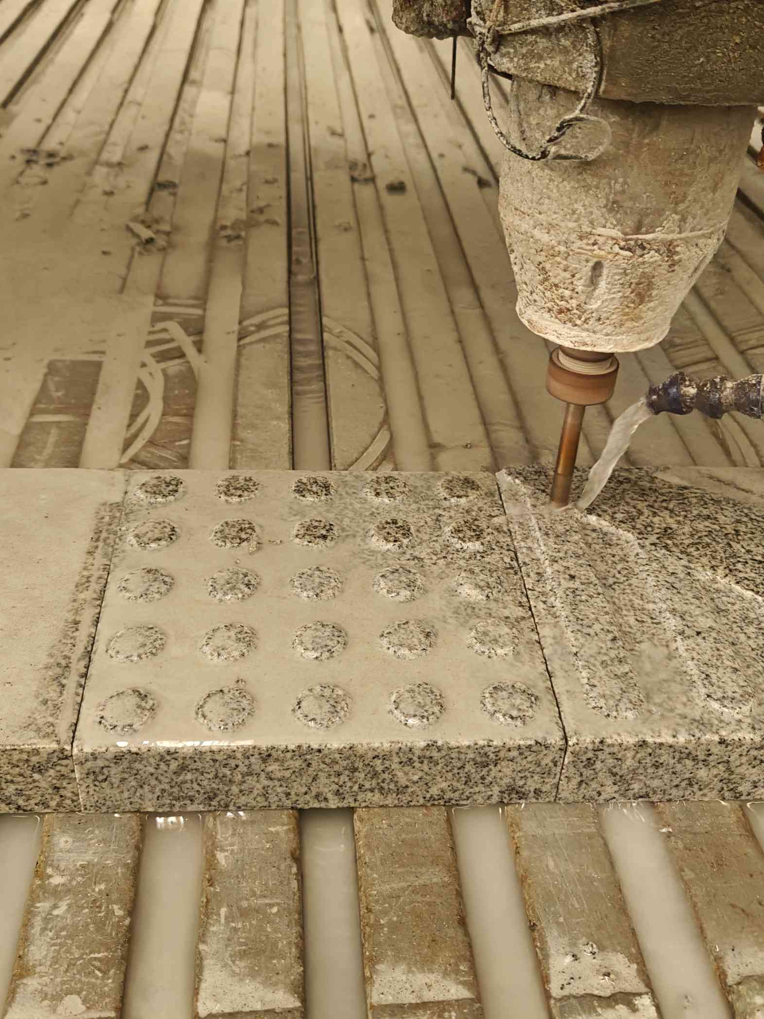 佳木斯 芝麻白花岗岩石材盲人石、盲道石、盲点石