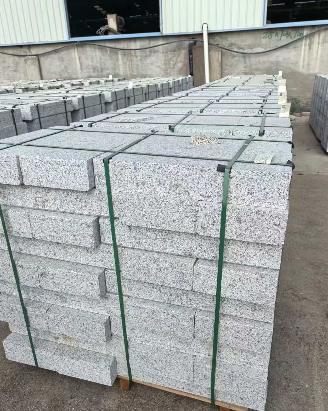 佳木斯 白麻花岗岩路沿石，弧形路沿石，道牙石，马路牙子，界石，路缘石，平沿石，直岩石，平缘石等