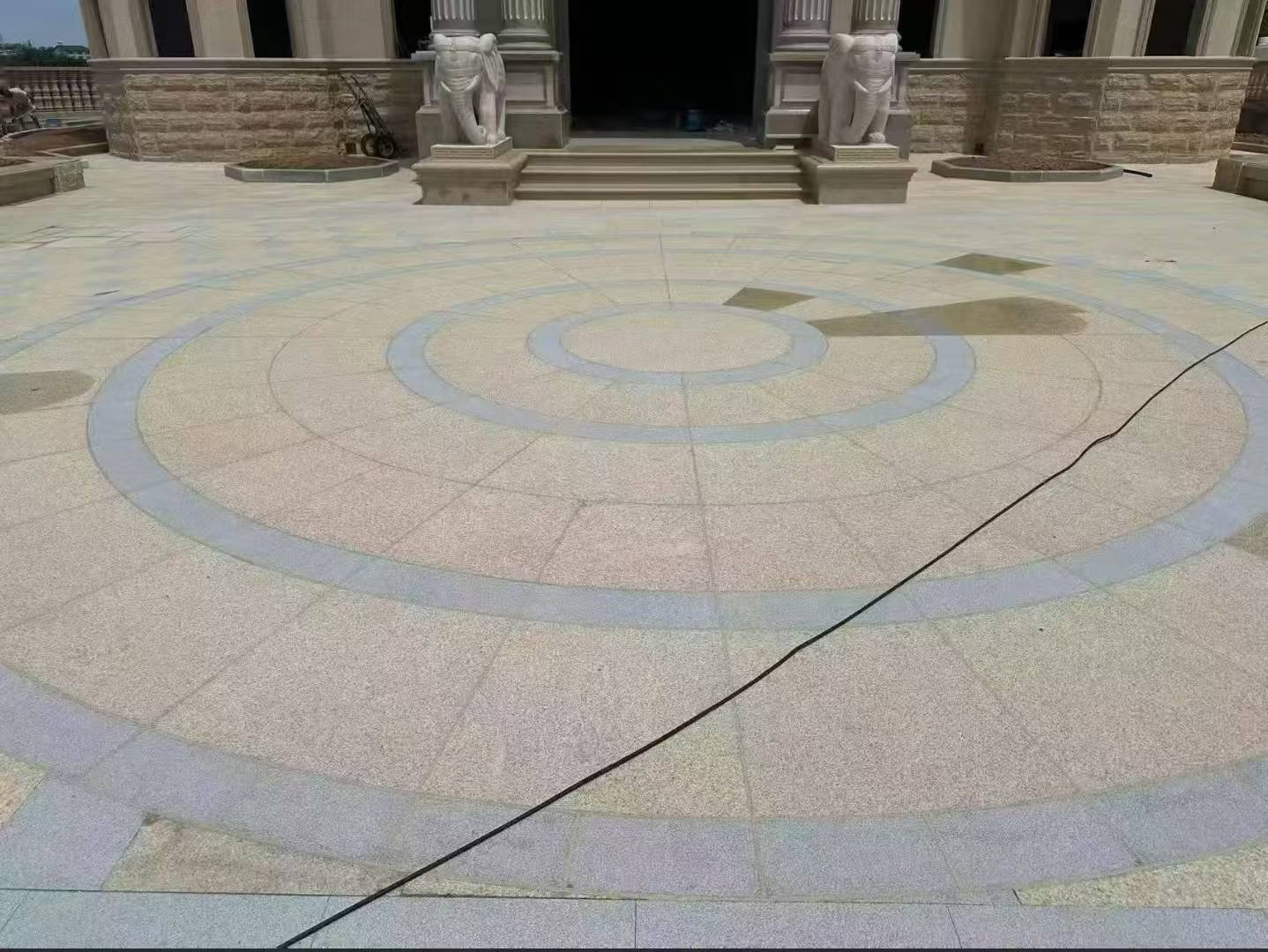 佳木斯 黄金麻芝麻灰花岗岩石材地铺拼接效果